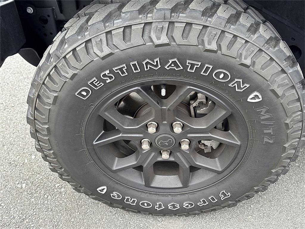 used 2024 Jeep Gladiator car, priced at $35,164