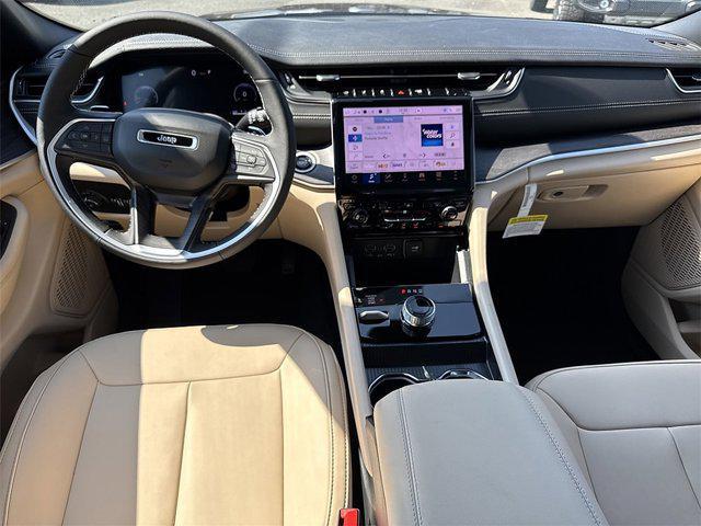 new 2025 Jeep Grand Cherokee car, priced at $39,175