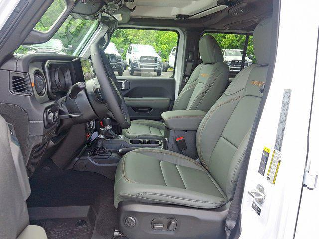 new 2025 Jeep Gladiator car, priced at $50,264