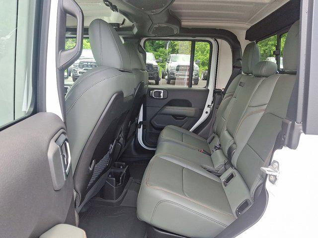 new 2025 Jeep Gladiator car, priced at $50,264