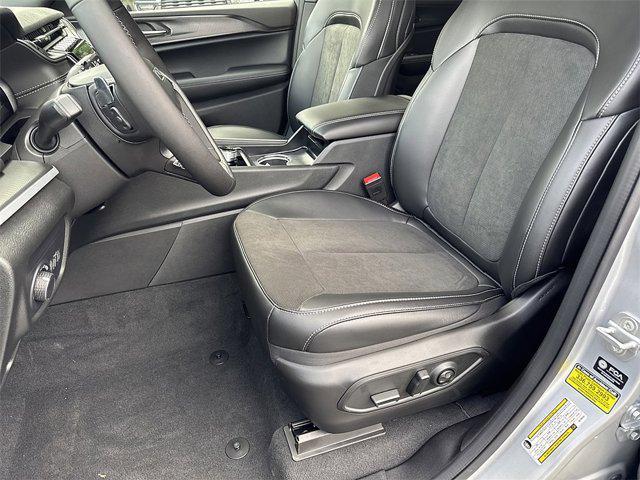 new 2025 Jeep Grand Cherokee car, priced at $38,748