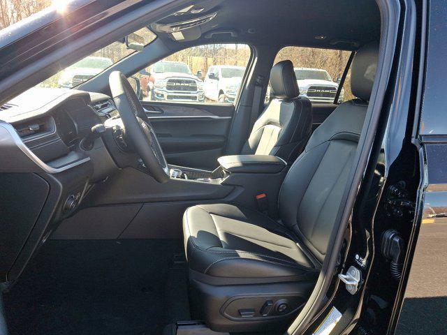 new 2025 Jeep Grand Cherokee car, priced at $41,375