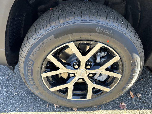 new 2025 Jeep Grand Cherokee car, priced at $43,983