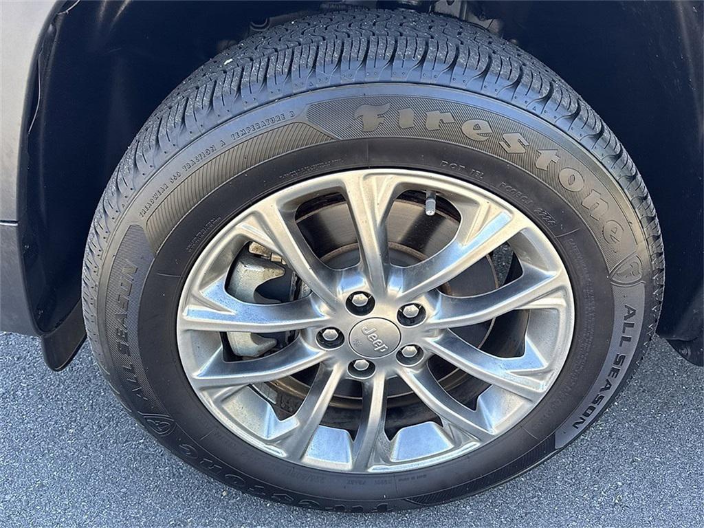 used 2021 Jeep Cherokee car, priced at $17,738