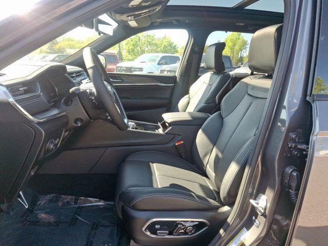 new 2025 Jeep Grand Cherokee car, priced at $52,754