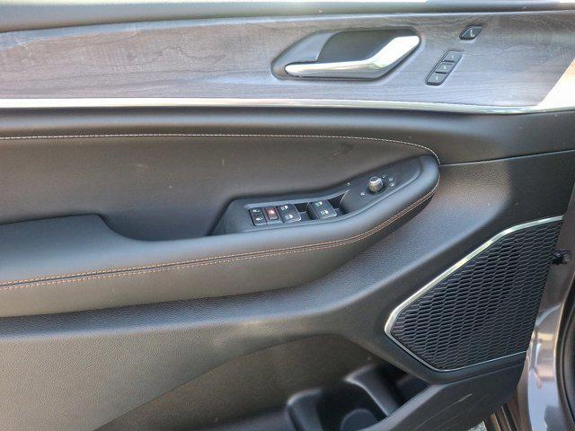 new 2025 Jeep Grand Cherokee car, priced at $52,754