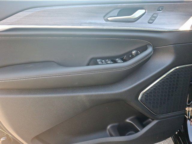 new 2025 Jeep Grand Cherokee car, priced at $58,253