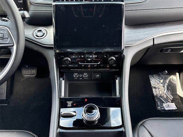 new 2025 Jeep Grand Cherokee car, priced at $46,854