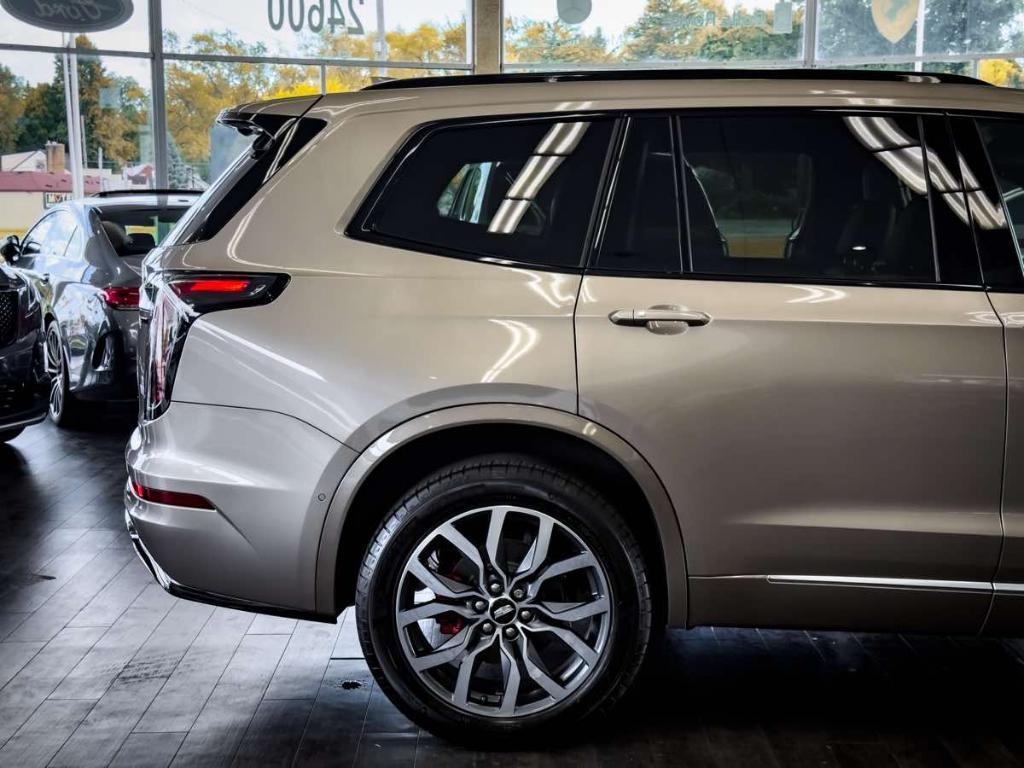 used 2023 Cadillac XT6 car, priced at $36,995