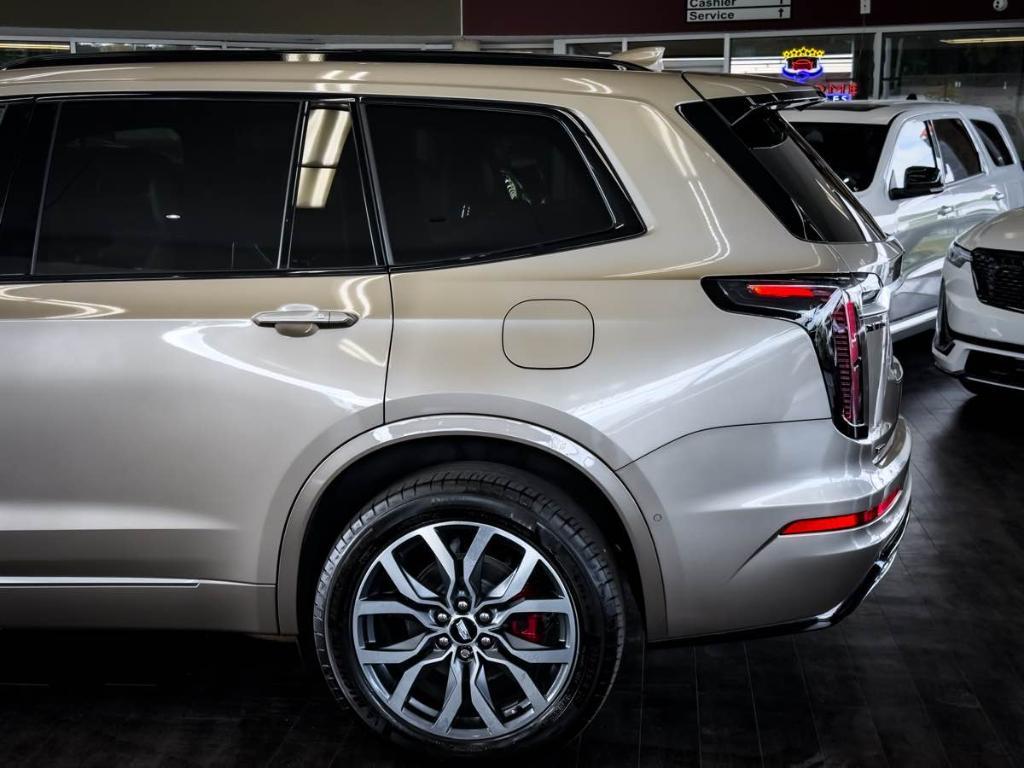used 2023 Cadillac XT6 car, priced at $36,995
