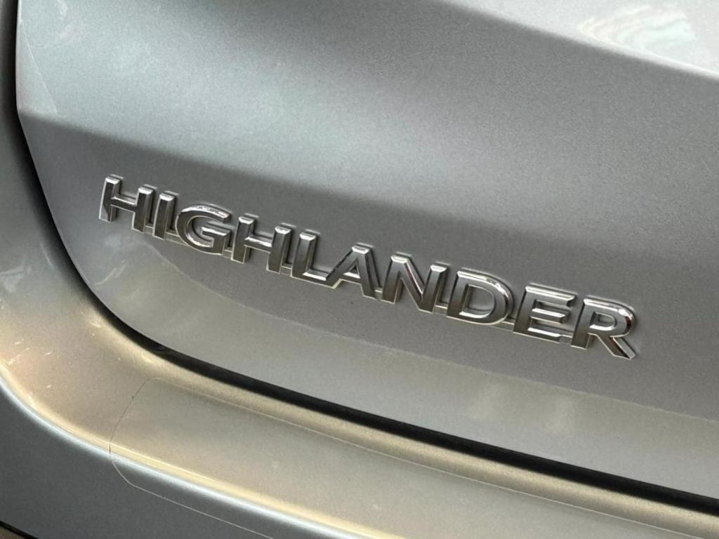 used 2019 Toyota Highlander car, priced at $22,499