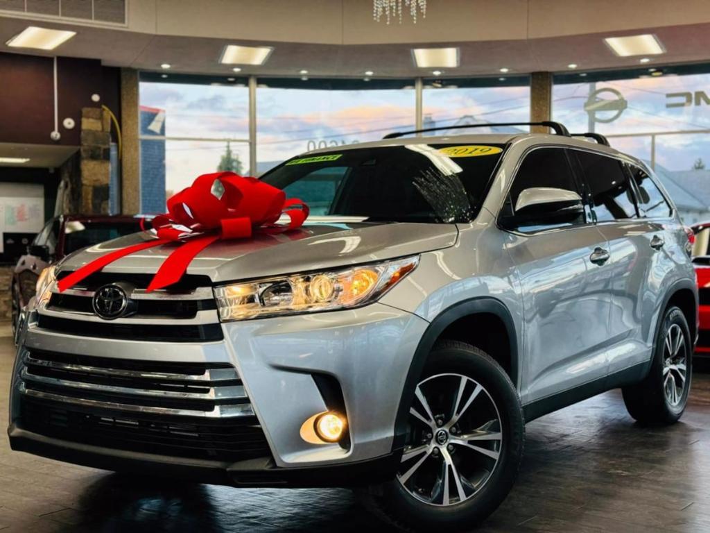 used 2019 Toyota Highlander car, priced at $22,499