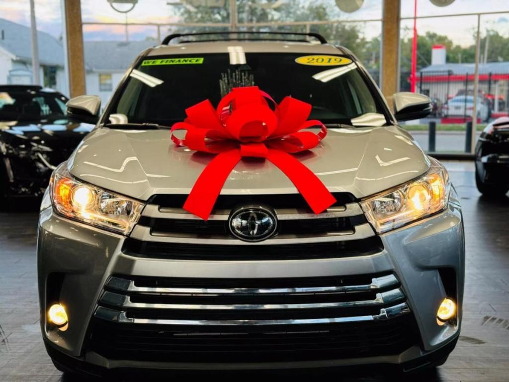 used 2019 Toyota Highlander car, priced at $22,499