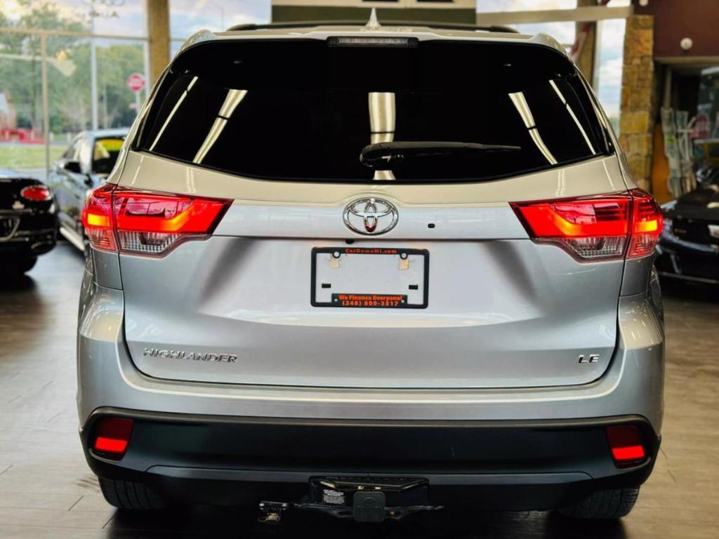 used 2019 Toyota Highlander car, priced at $22,499