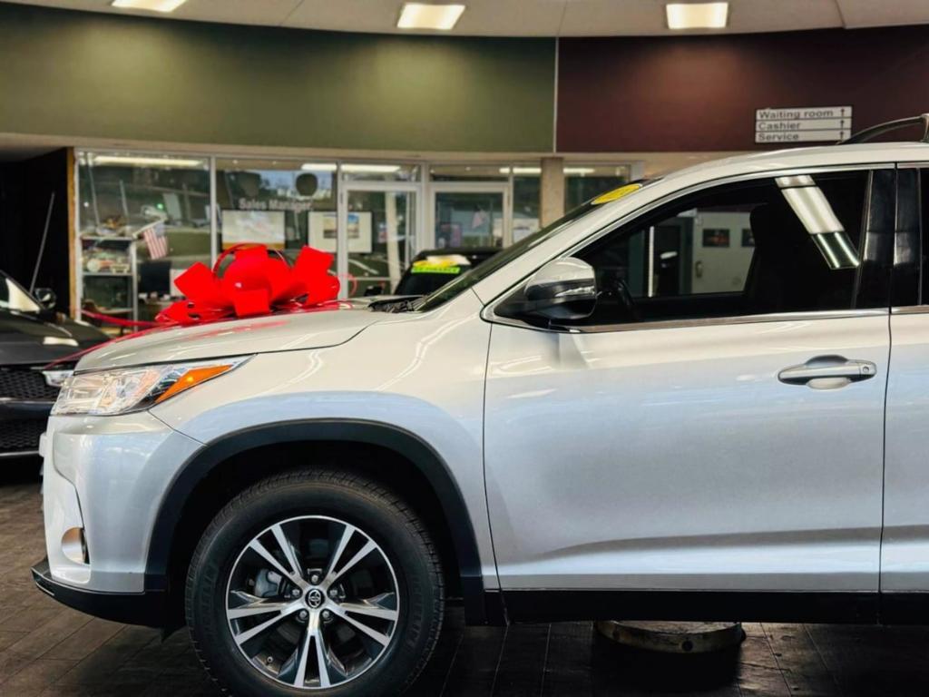 used 2019 Toyota Highlander car, priced at $22,499