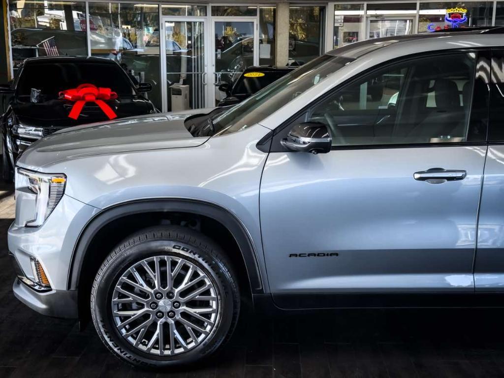 used 2025 GMC Acadia car, priced at $35,895