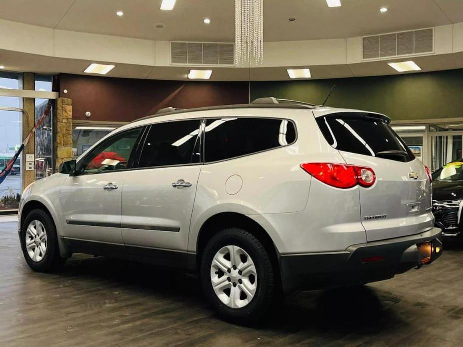 used 2009 Chevrolet Traverse car, priced at $6,099