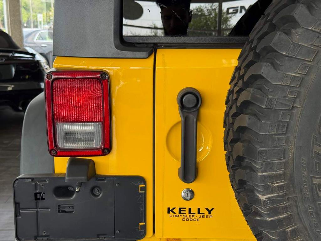 used 2015 Jeep Wrangler Unlimited car, priced at $13,495