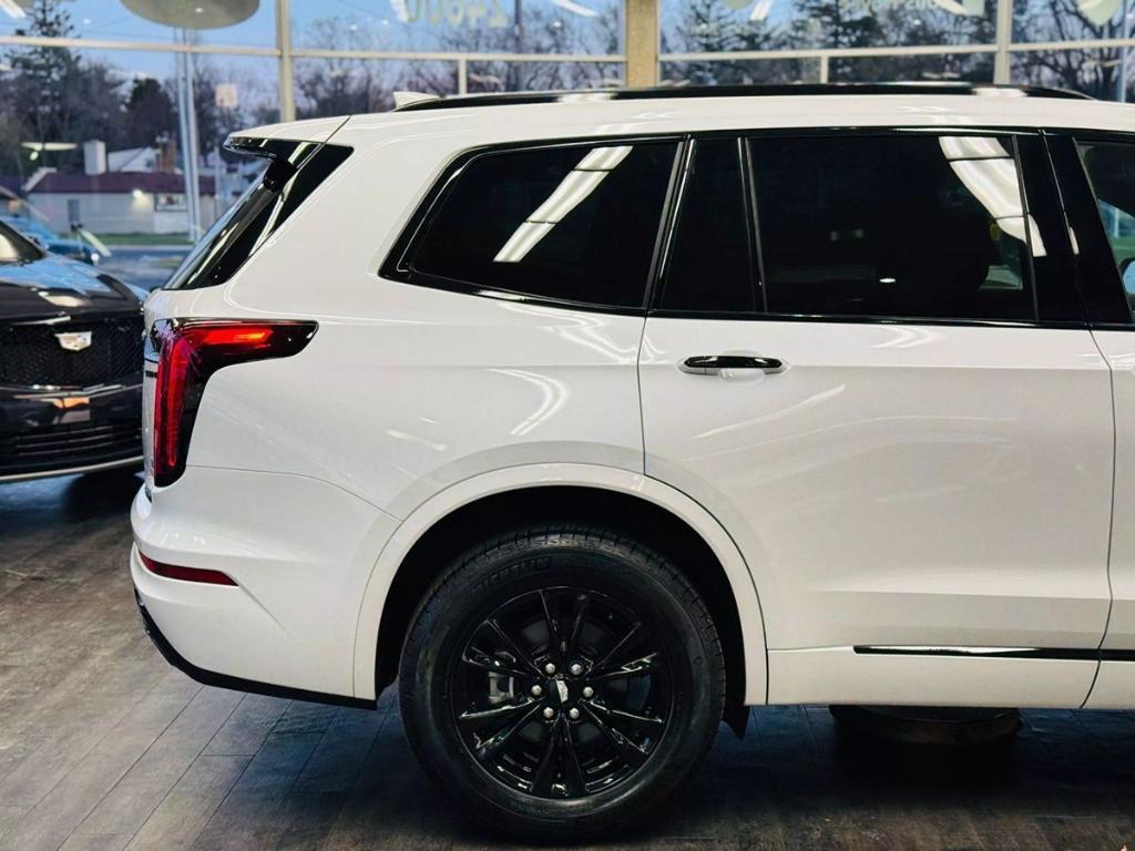 used 2025 Cadillac XT6 car, priced at $41,995