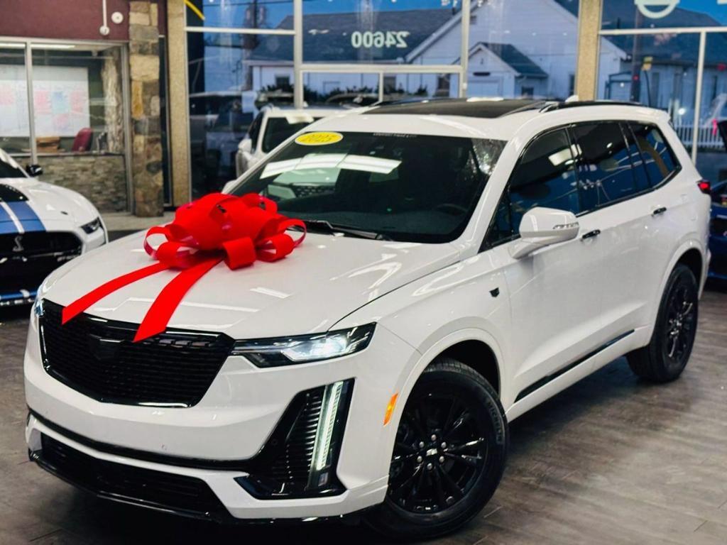used 2025 Cadillac XT6 car, priced at $41,995