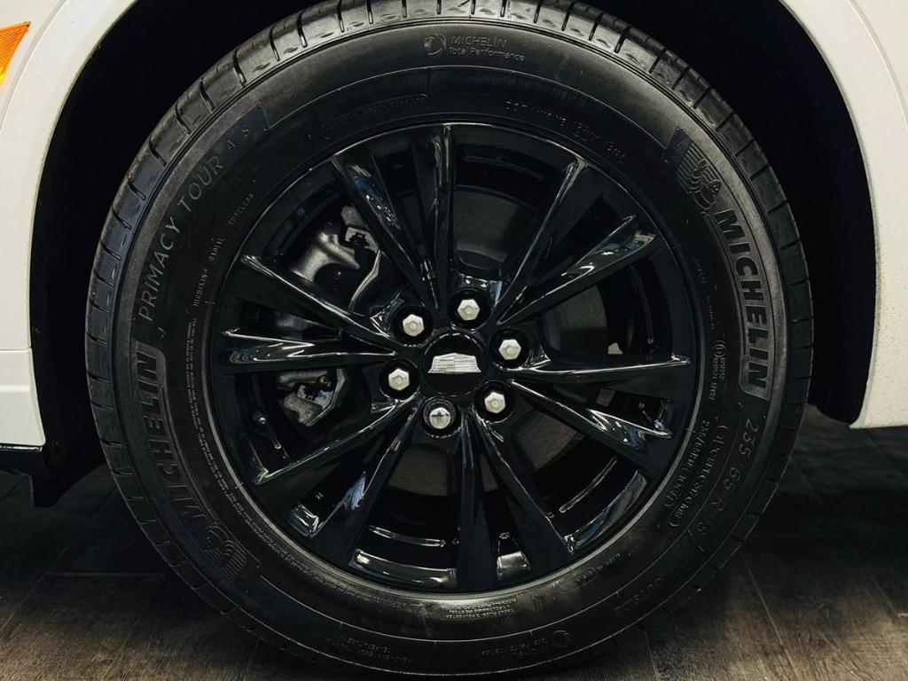 used 2025 Cadillac XT6 car, priced at $41,995