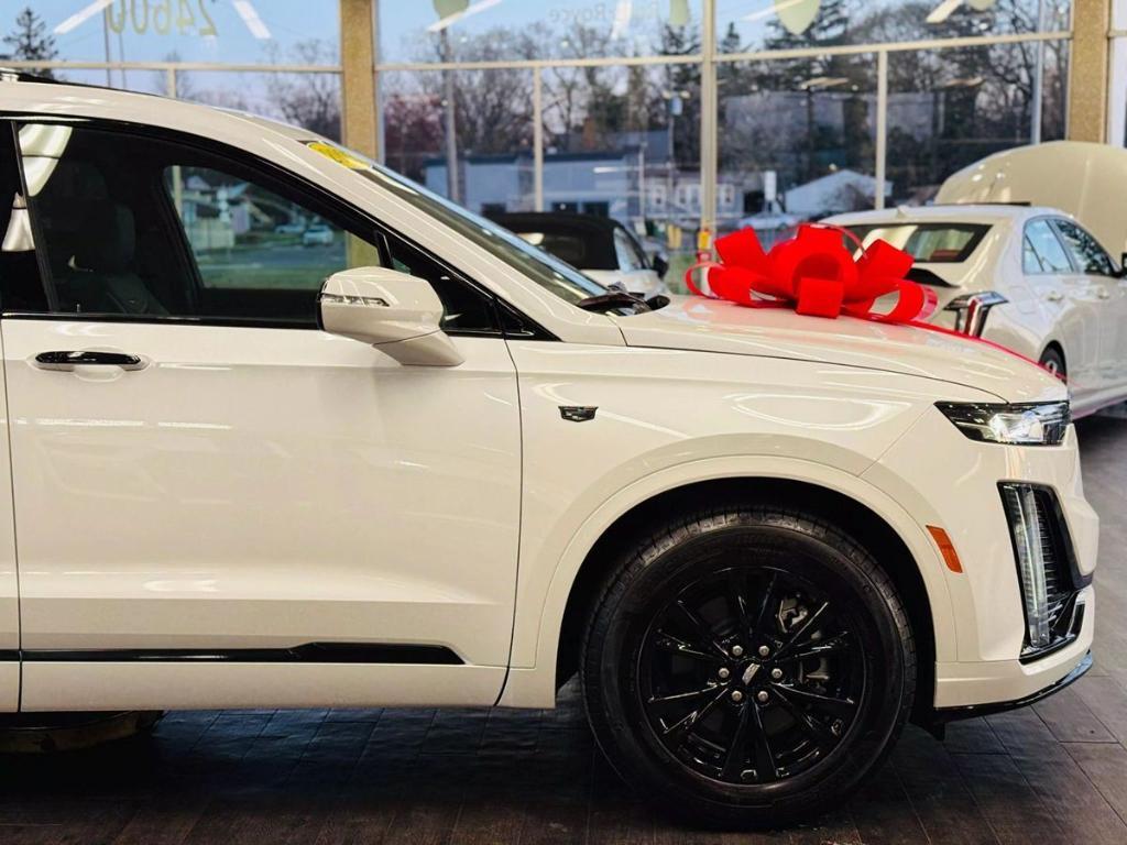 used 2025 Cadillac XT6 car, priced at $41,995