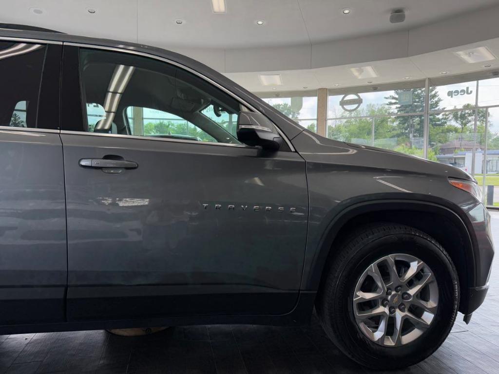 used 2021 Chevrolet Traverse car, priced at $22,495