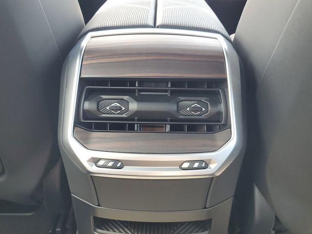 new 2025 BMW 760 car, priced at $128,450
