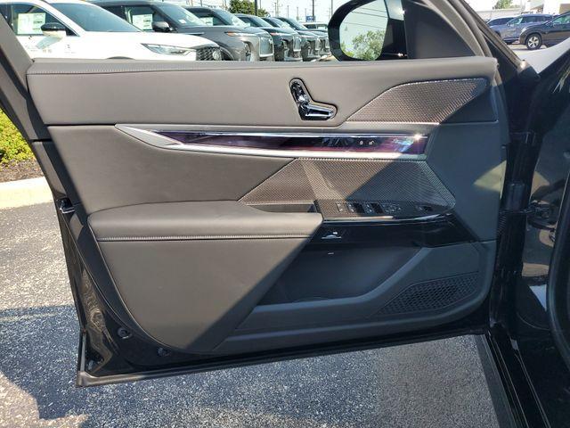 new 2025 BMW 760 car, priced at $127,925