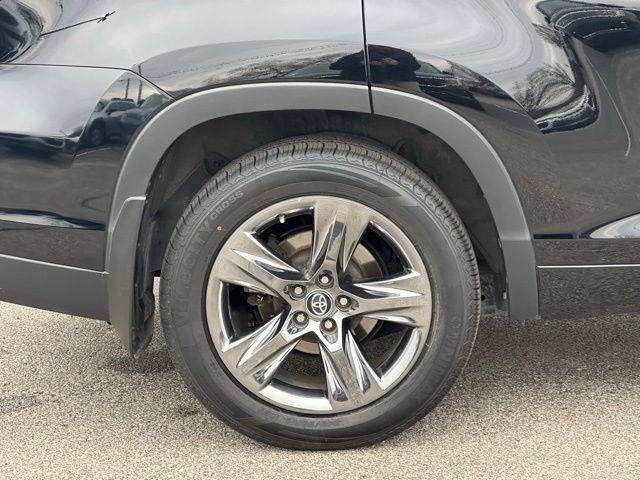used 2018 Toyota Highlander car, priced at $22,000