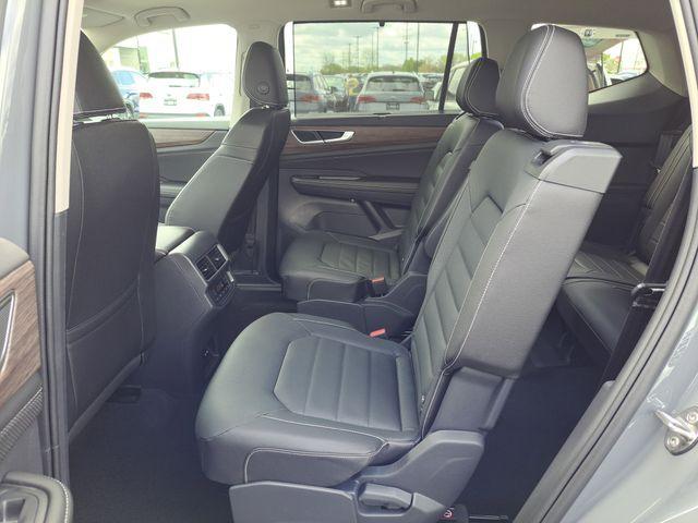 new 2025 Volkswagen Atlas car, priced at $50,607