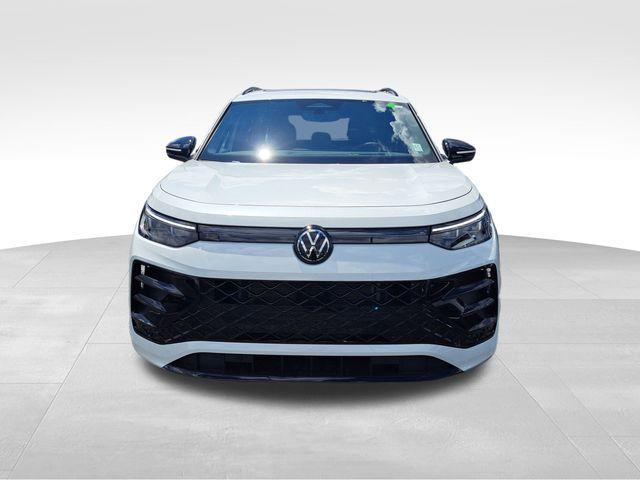 new 2025 Volkswagen Tiguan car, priced at $38,998