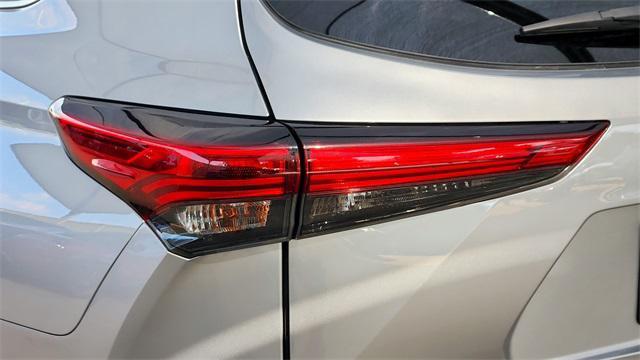 used 2021 Toyota Highlander car, priced at $29,493