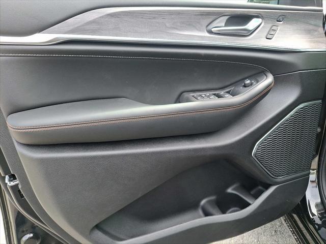 new 2025 Jeep Grand Cherokee car, priced at $66,660