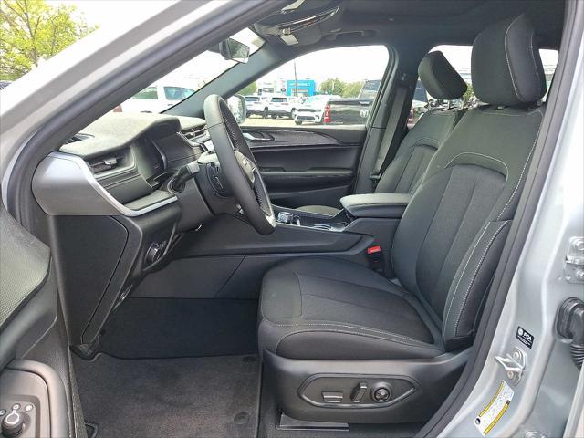 new 2025 Jeep Grand Cherokee car, priced at $44,170