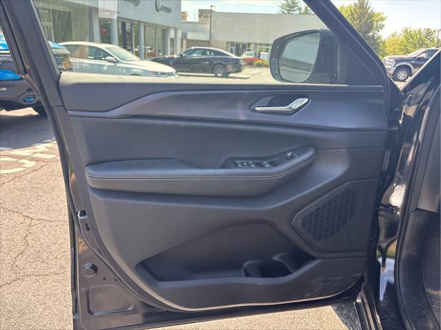 used 2025 Jeep Grand Cherokee car, priced at $45,107
