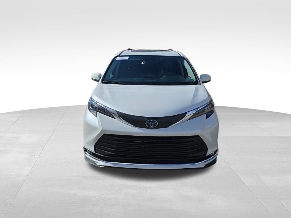 used 2024 Toyota Sienna car, priced at $40,999