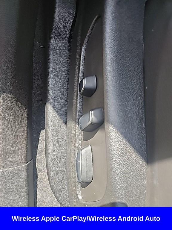 used 2025 Cadillac XT6 car, priced at $45,600