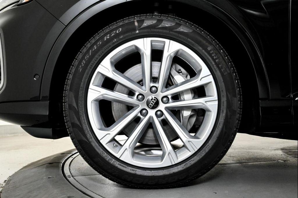 new 2025 Audi Q7 car, priced at $75,440