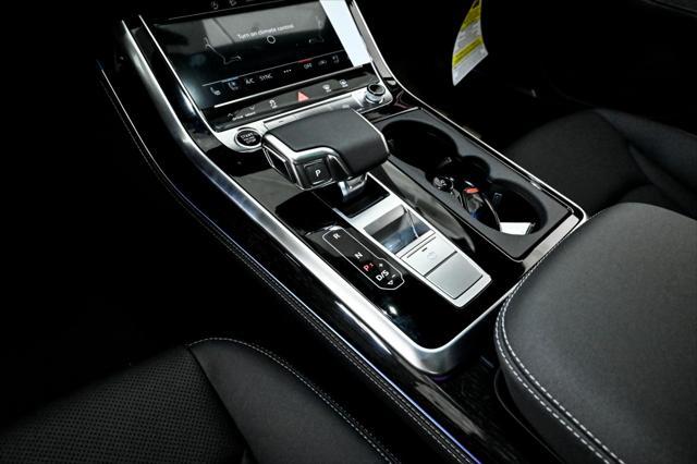 new 2025 Audi Q7 car, priced at $77,395