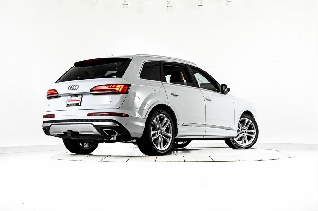 new 2025 Audi Q7 car, priced at $76,350