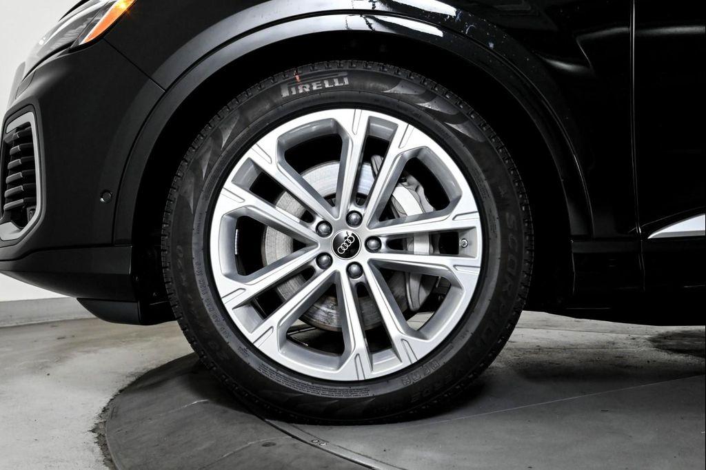new 2025 Audi Q7 car, priced at $81,705