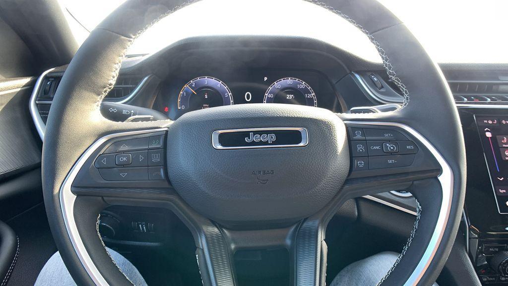 new 2025 Jeep Grand Cherokee car, priced at $41,655