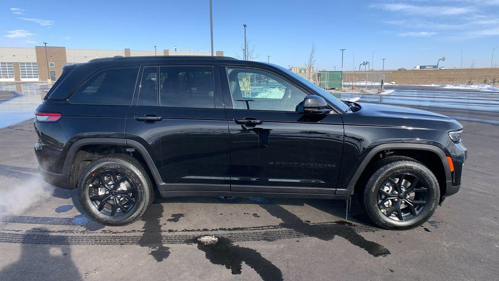 new 2025 Jeep Grand Cherokee car, priced at $41,655