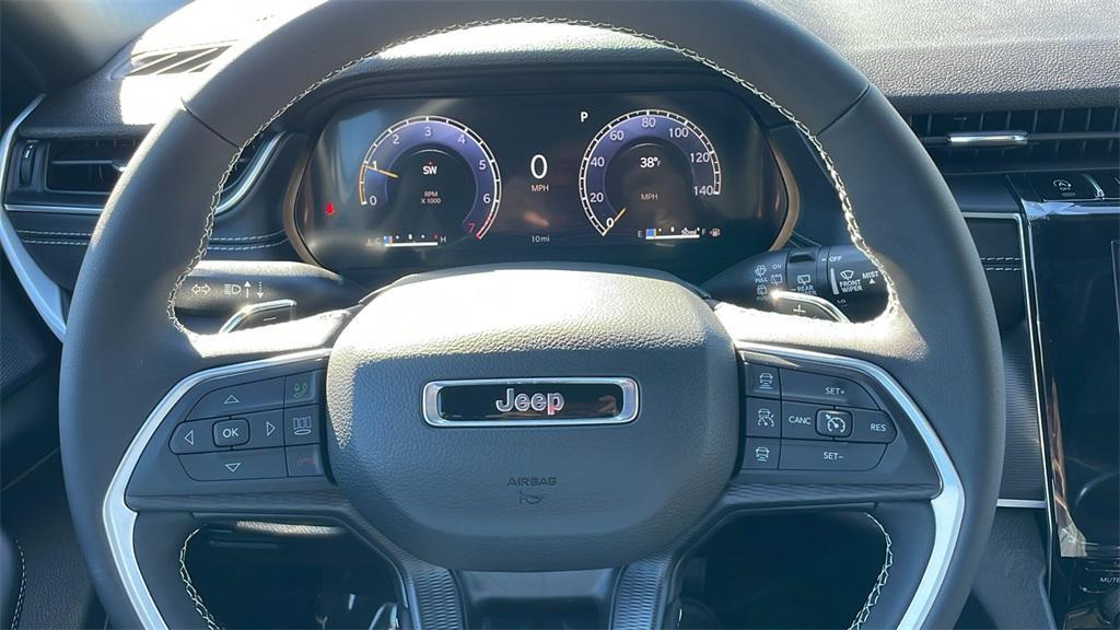 new 2025 Jeep Grand Cherokee car, priced at $37,867