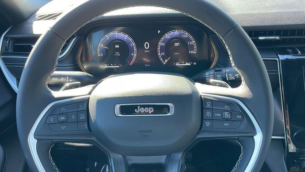 new 2025 Jeep Grand Cherokee car, priced at $37,867