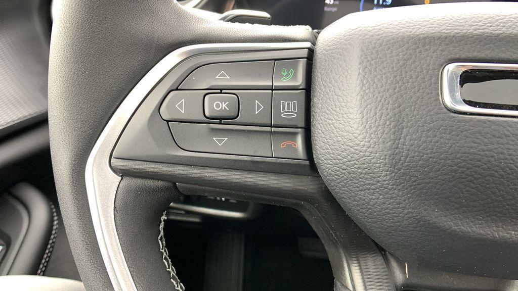 new 2025 Jeep Grand Cherokee car, priced at $39,305