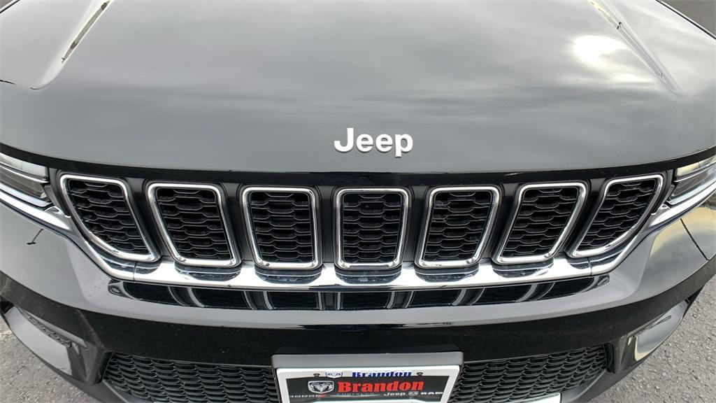 new 2025 Jeep Grand Cherokee car, priced at $39,305
