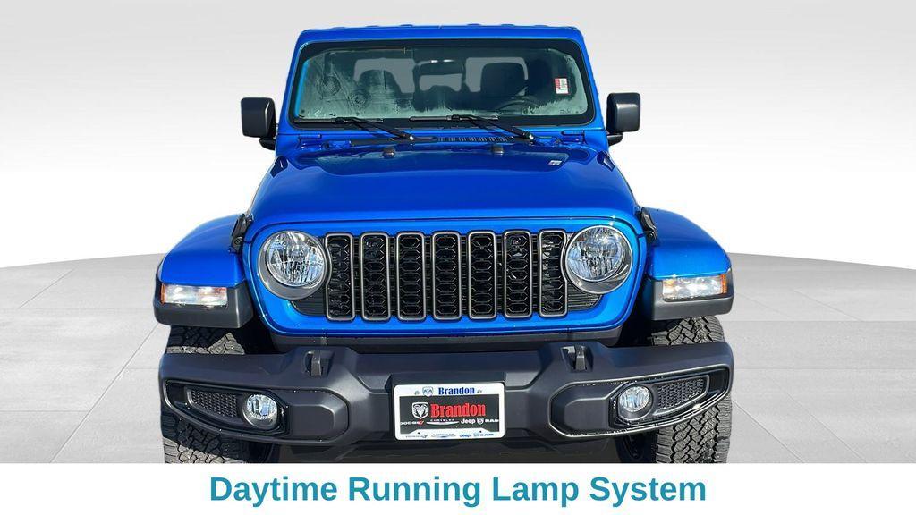new 2025 Jeep Gladiator car, priced at $41,427
