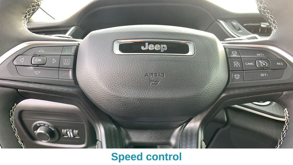 new 2025 Jeep Grand Cherokee car, priced at $43,393